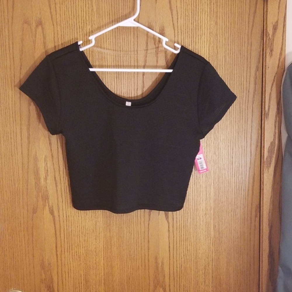 Black short sleeved crop top